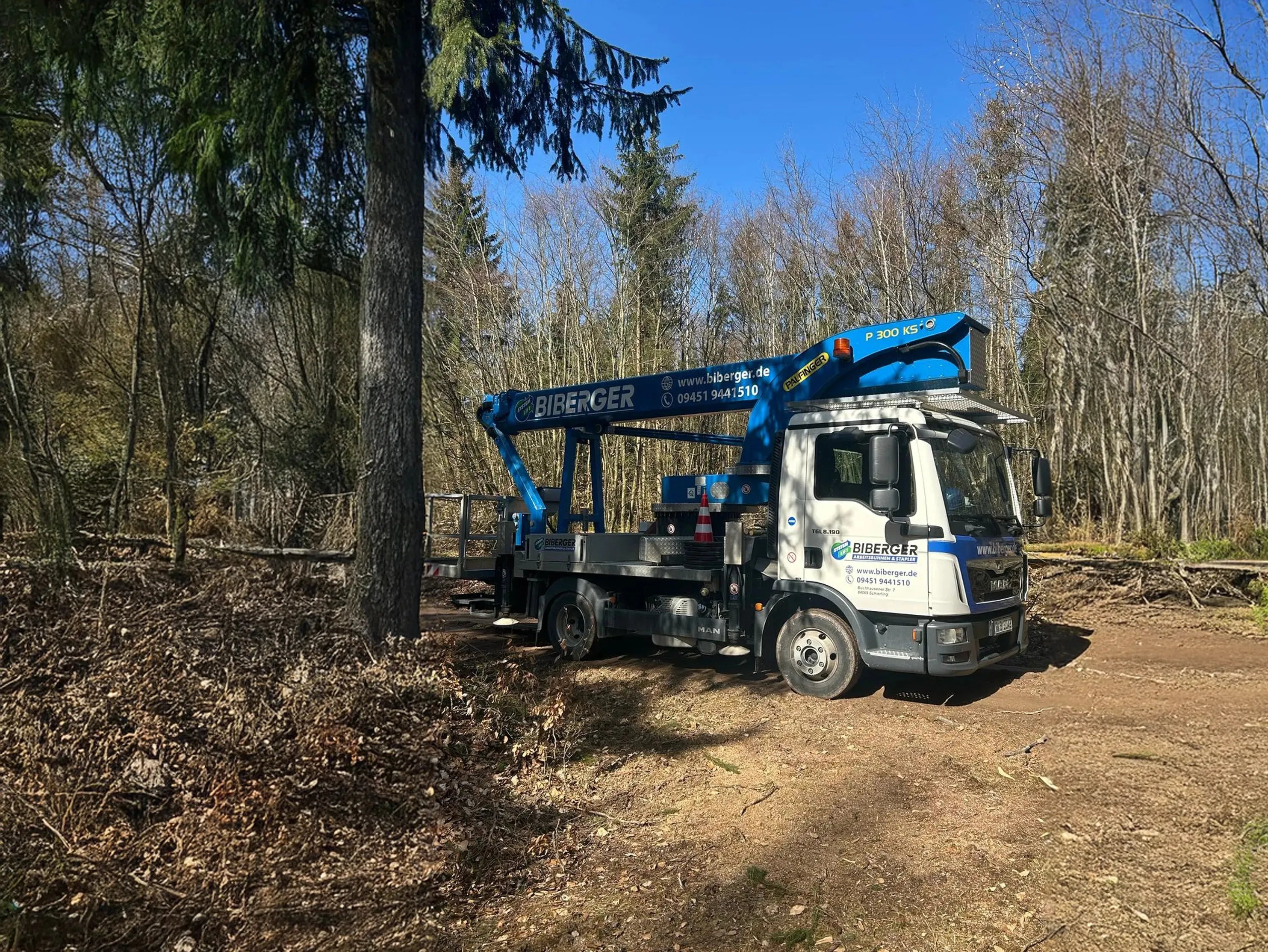 Einsatz von Arbeitsbühnen im Forst und Gelände - BIBERGER