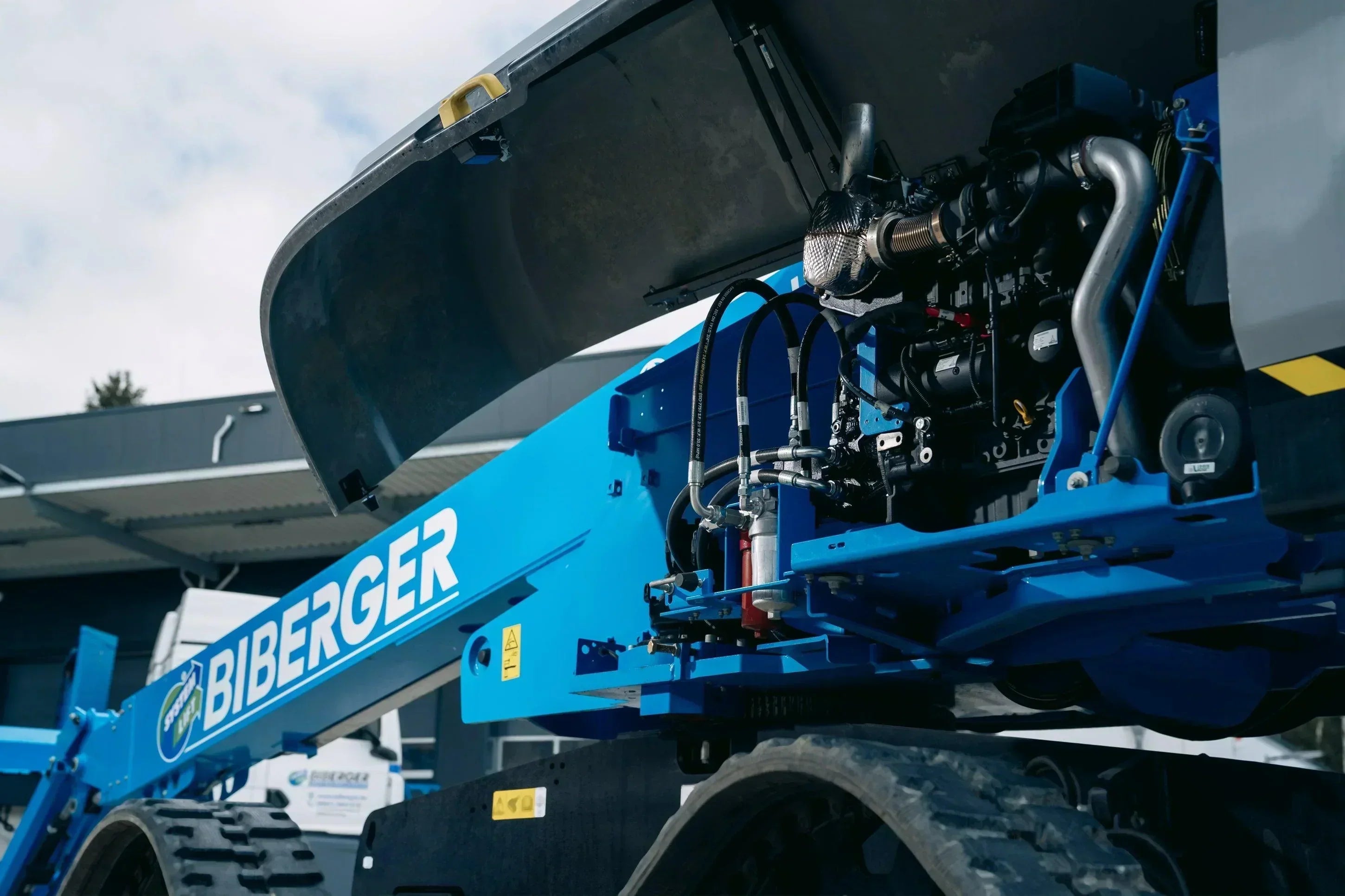 Arbeitsbühnenantriebe im Vergleich: Diesel vs. Elektro vs. Hybrid - BIBERGER