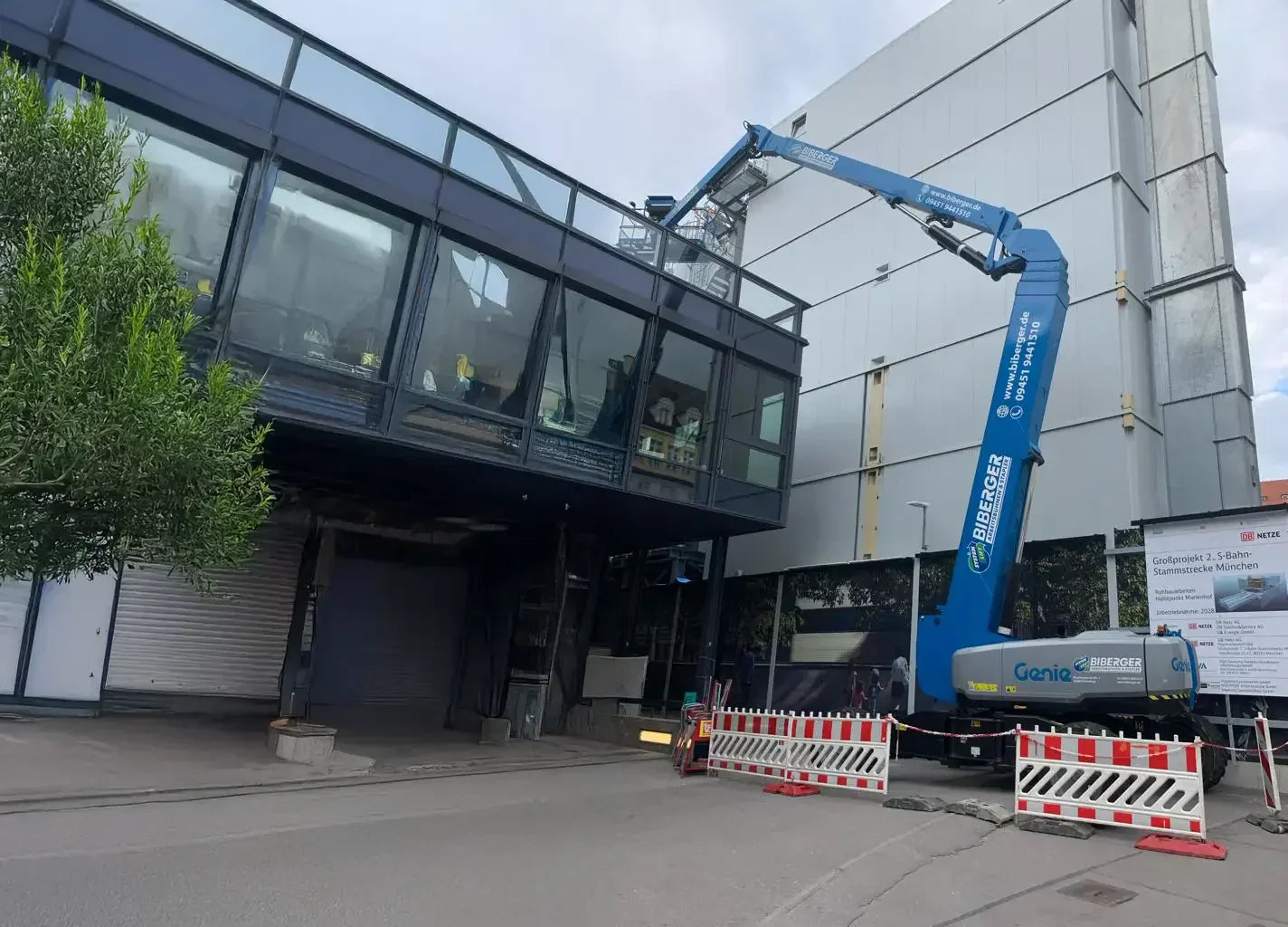 Dachdeckerbühne gesucht? Hier erfährst du, worauf es ankommt - BIBERGER