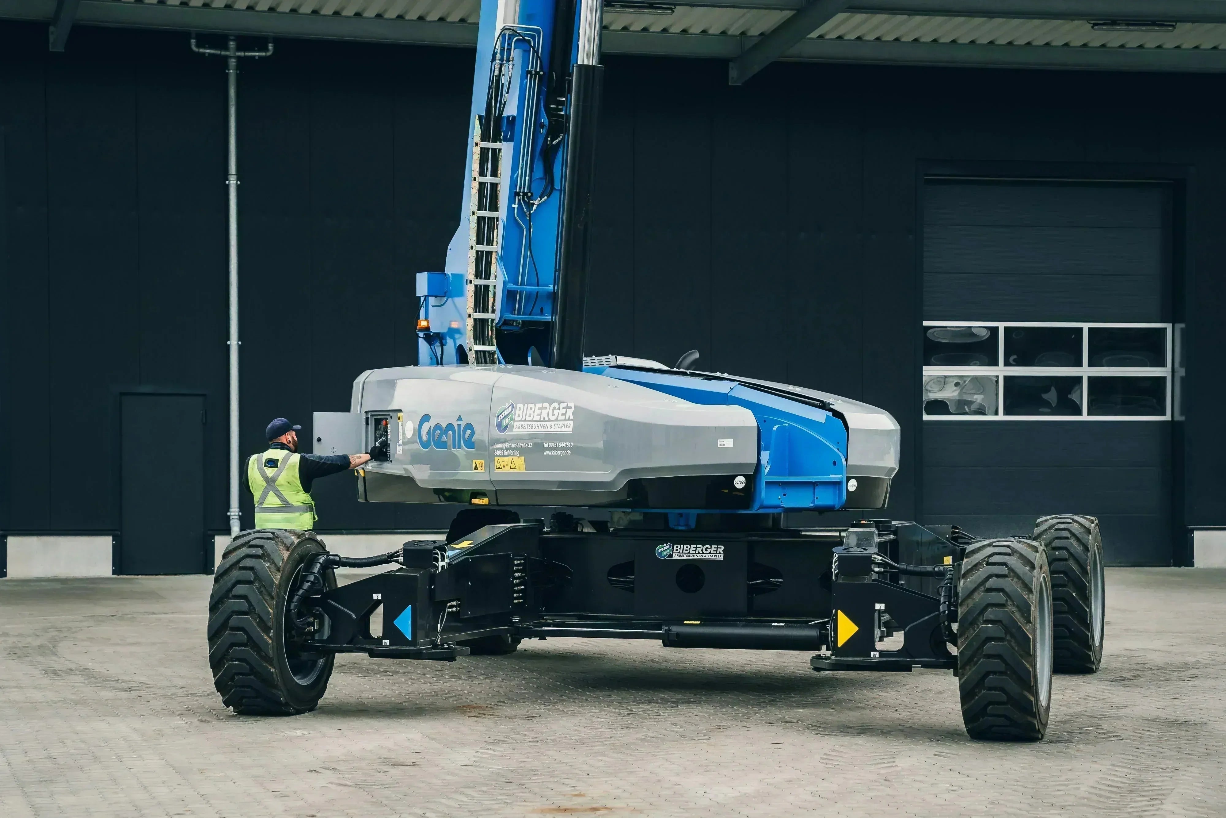 Die größten Gabelstapler, Arbeitsbühnen und Krane der Welt - BIBERGER