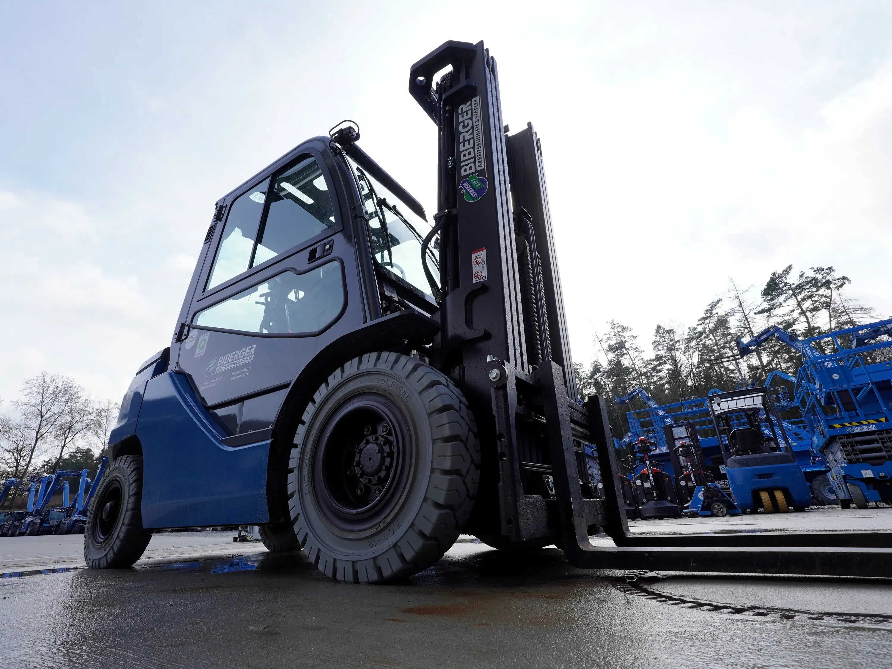 Seitenschieber am Stapler: Wofür sind sie gut – und wann brauchst du einen? - BIBERGER