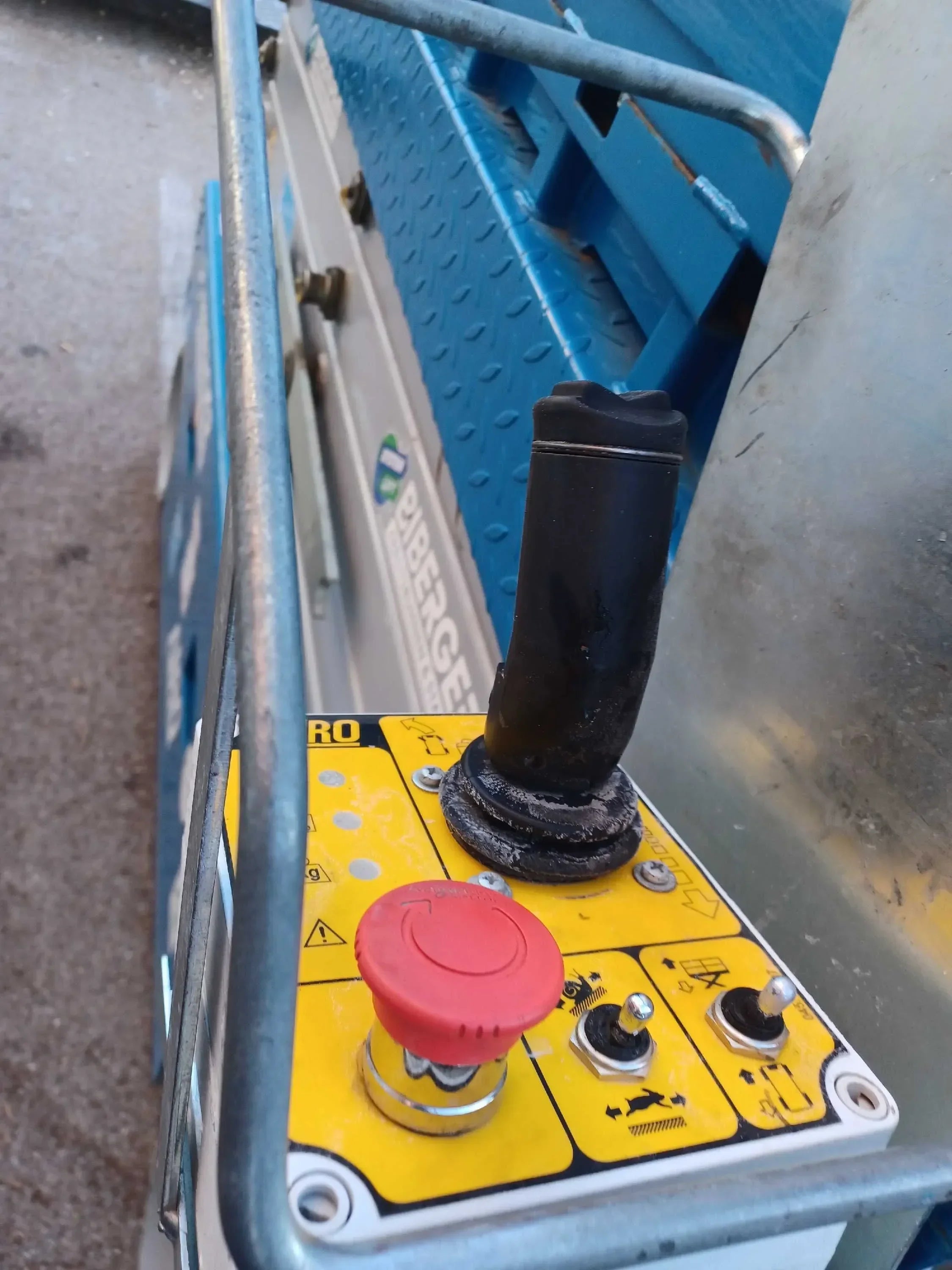 X14EN 14m, kaufen, Kompakt, Scherenbühne - BIBERGER