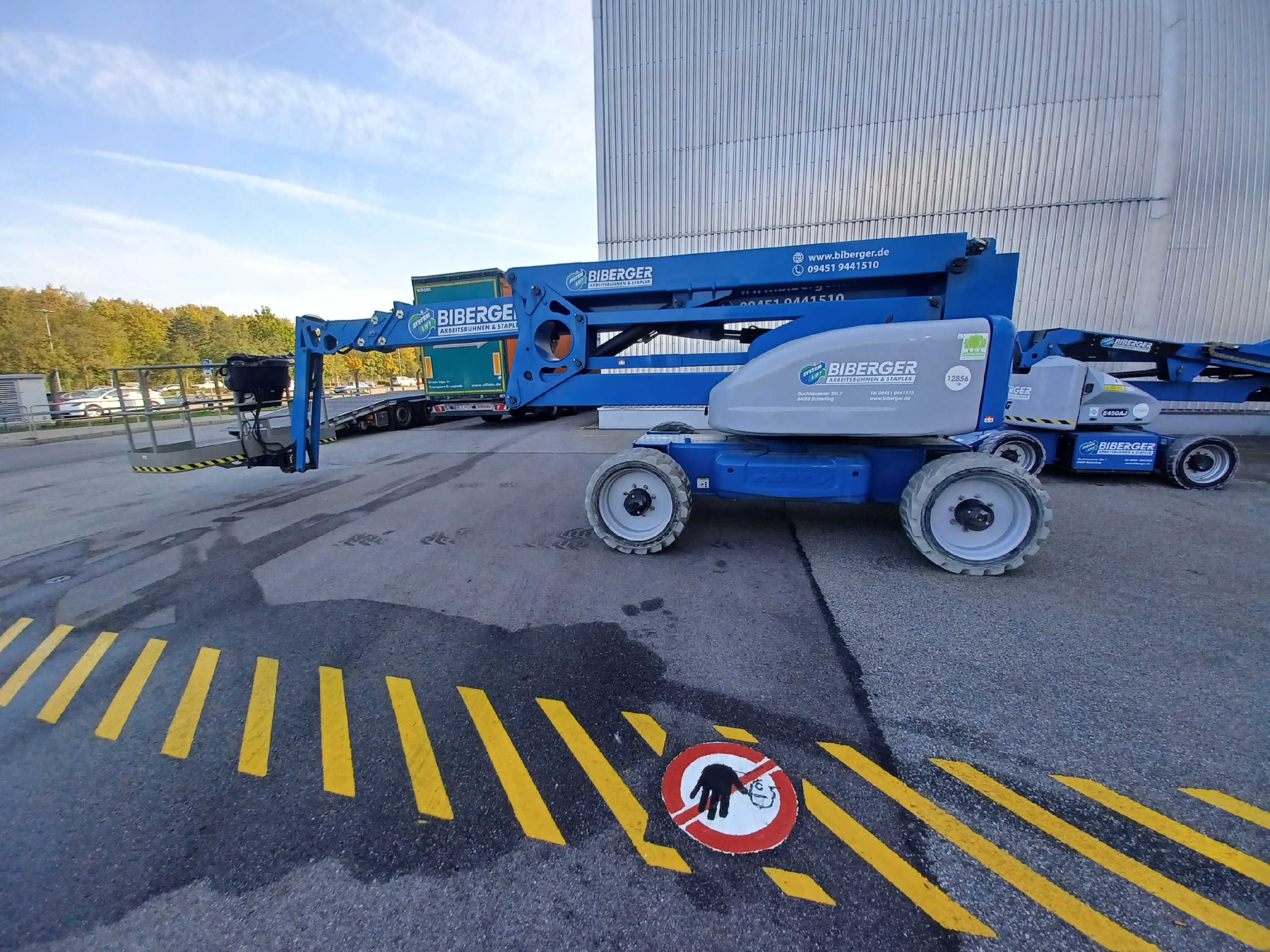 HR 28 Hybrid