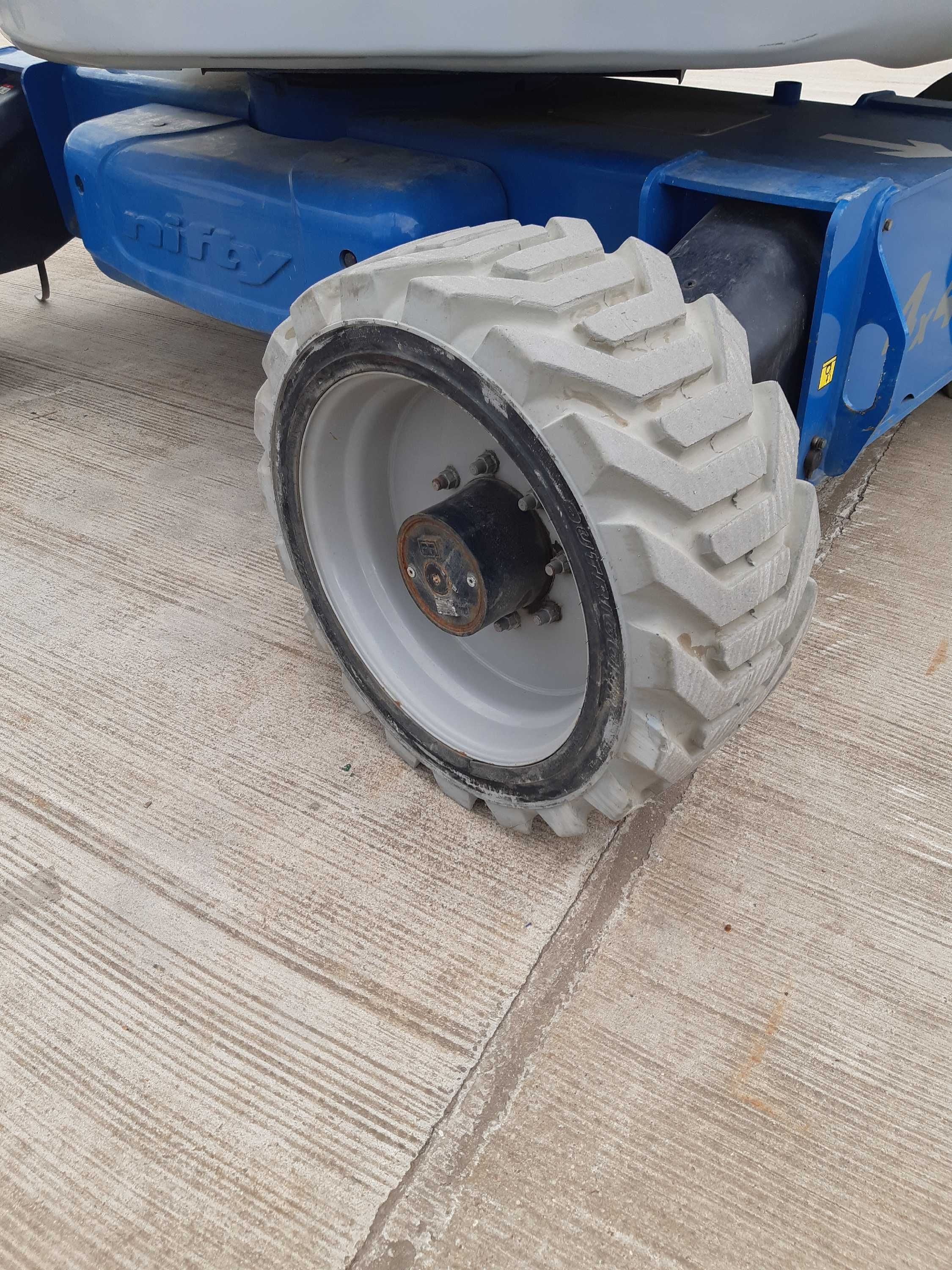 HR 28 Hybrid 4x4