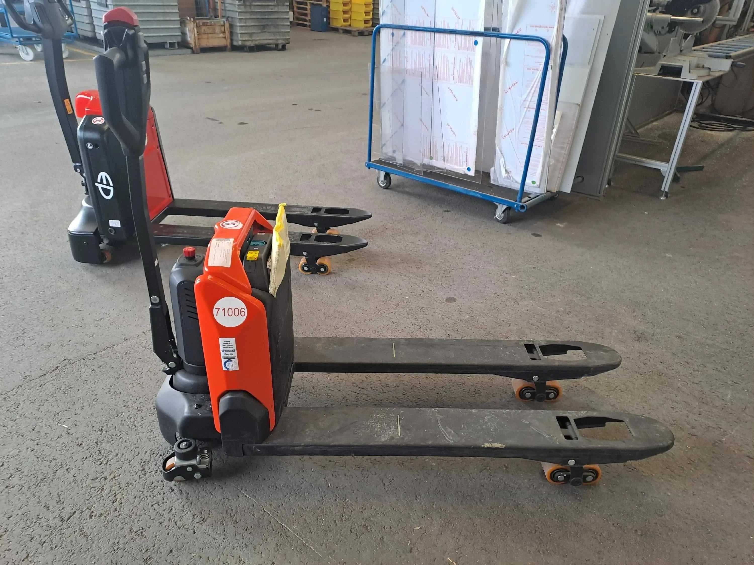 LHE 130 castor 1t, elektrostapler, kaufen - BIBERGER