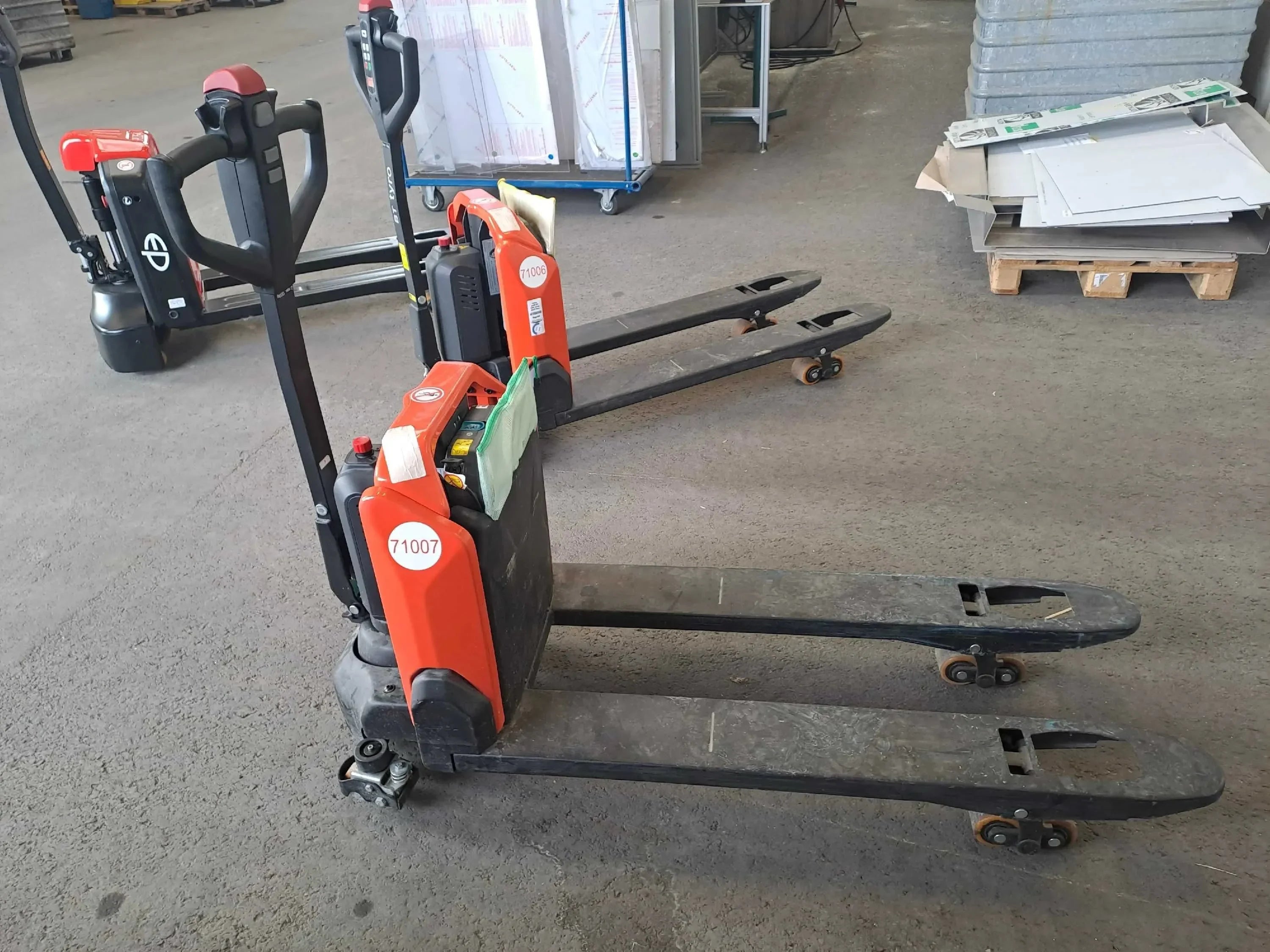 LHE 130 castor 1t, elektrostapler, kaufen - BIBERGER