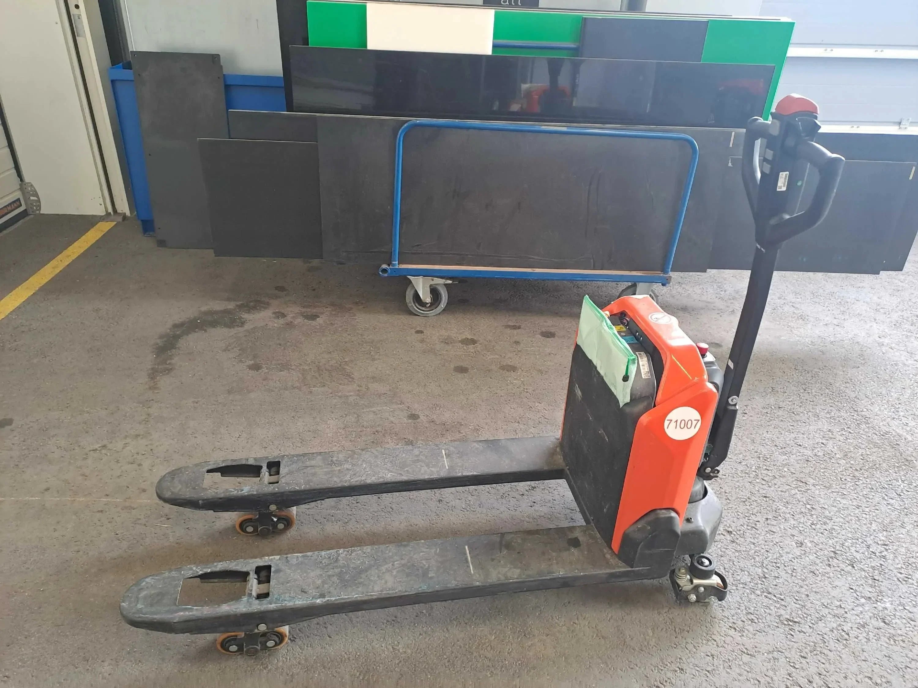 LHE 130 castor 1t, elektrostapler, kaufen - BIBERGER