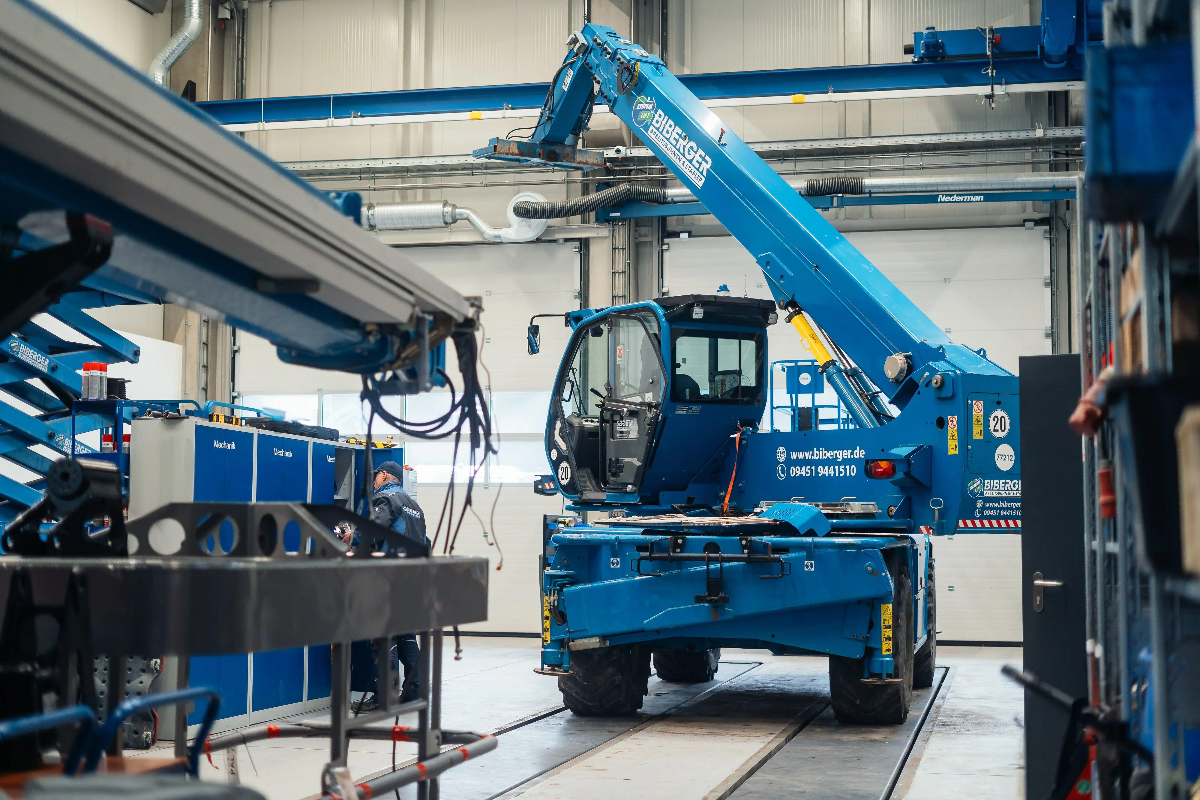 Arbeitsbuehnen_Service_bec23e1a-58a8-4211-ae51-587dced9cd82 - BIBERGER