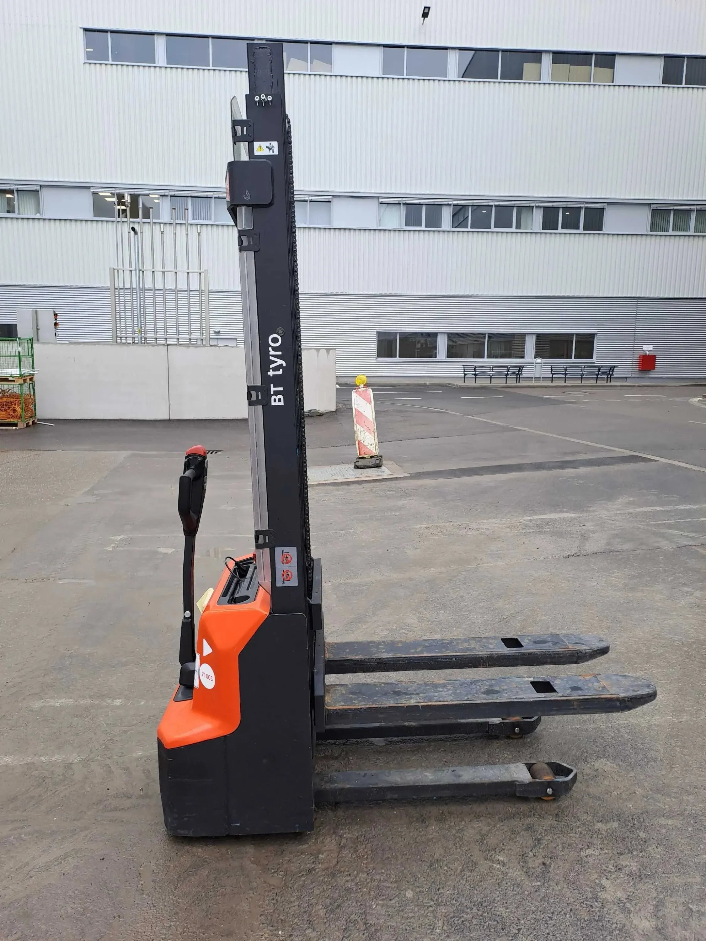 BT SHE100 1t, elektrostapler, kaufen - BIBERGER