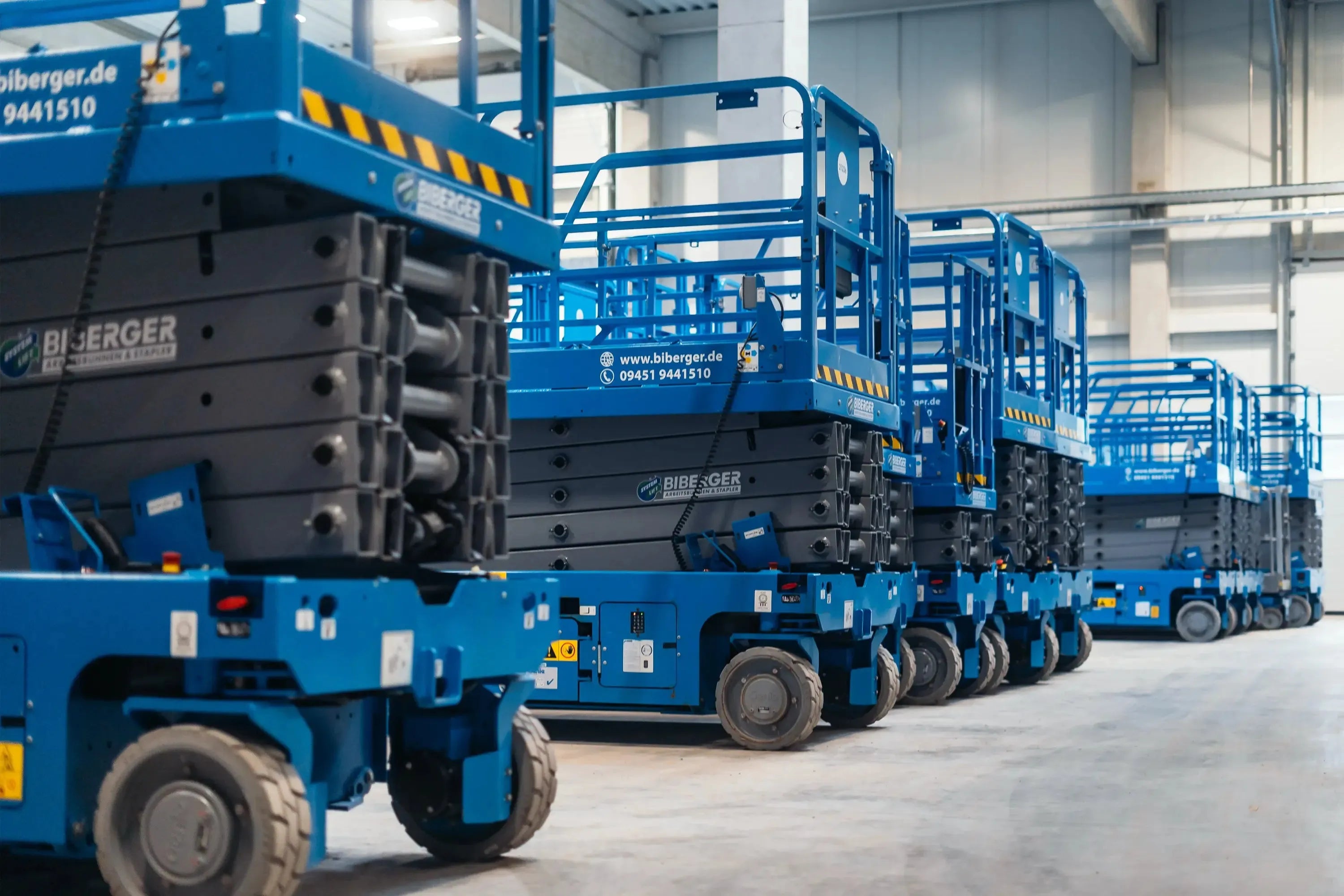 Arbeitsbühnen Leasing: Warum du lieber auf flexible Miete setzen solltest - BIBERGER