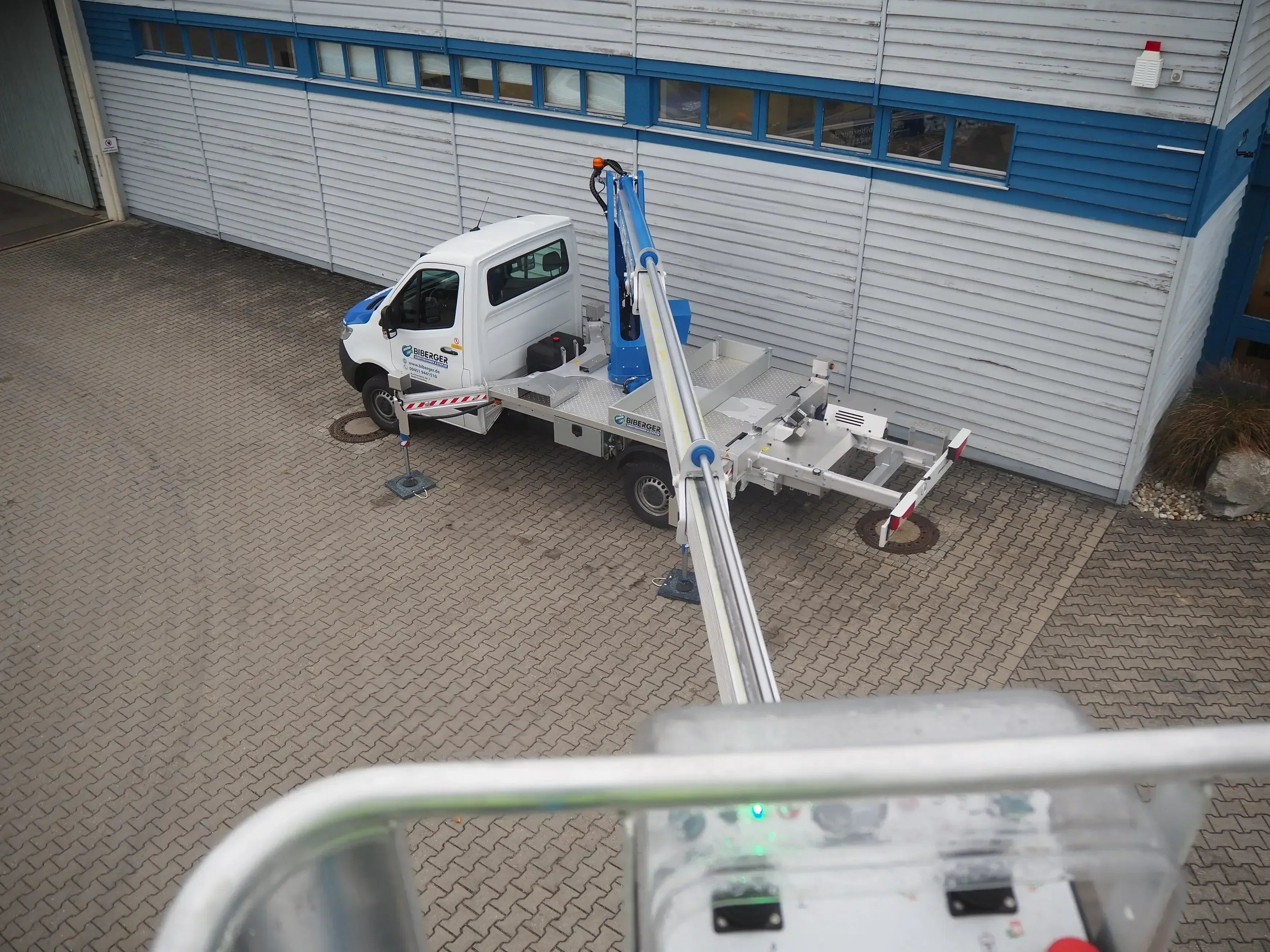 Arbeitsbühne Privat mieten – Was ist erlaubt? - BIBERGER