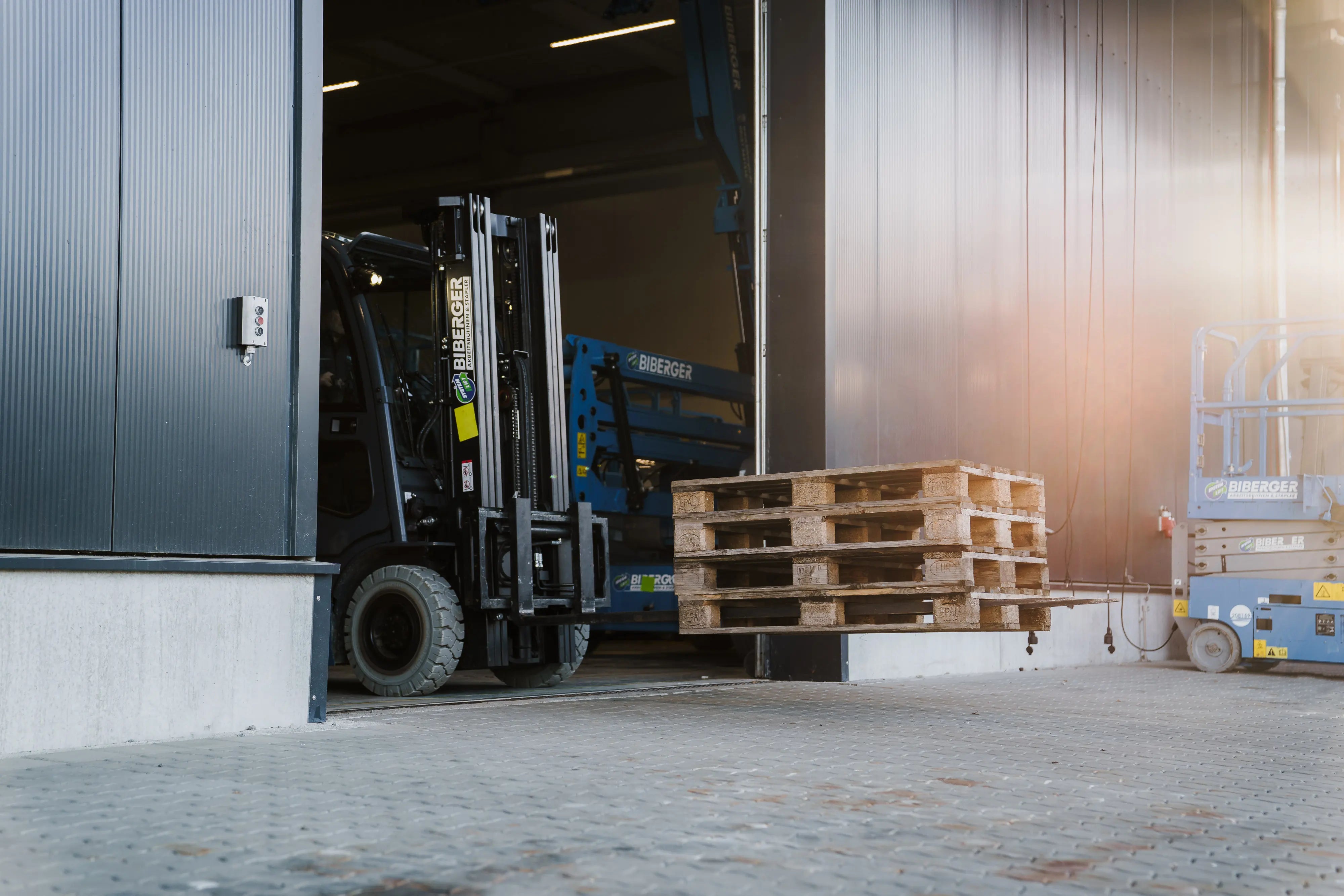 Die Europalette: Alles über Maße, Normen, Pfandsysteme und Praxis - BIBERGER