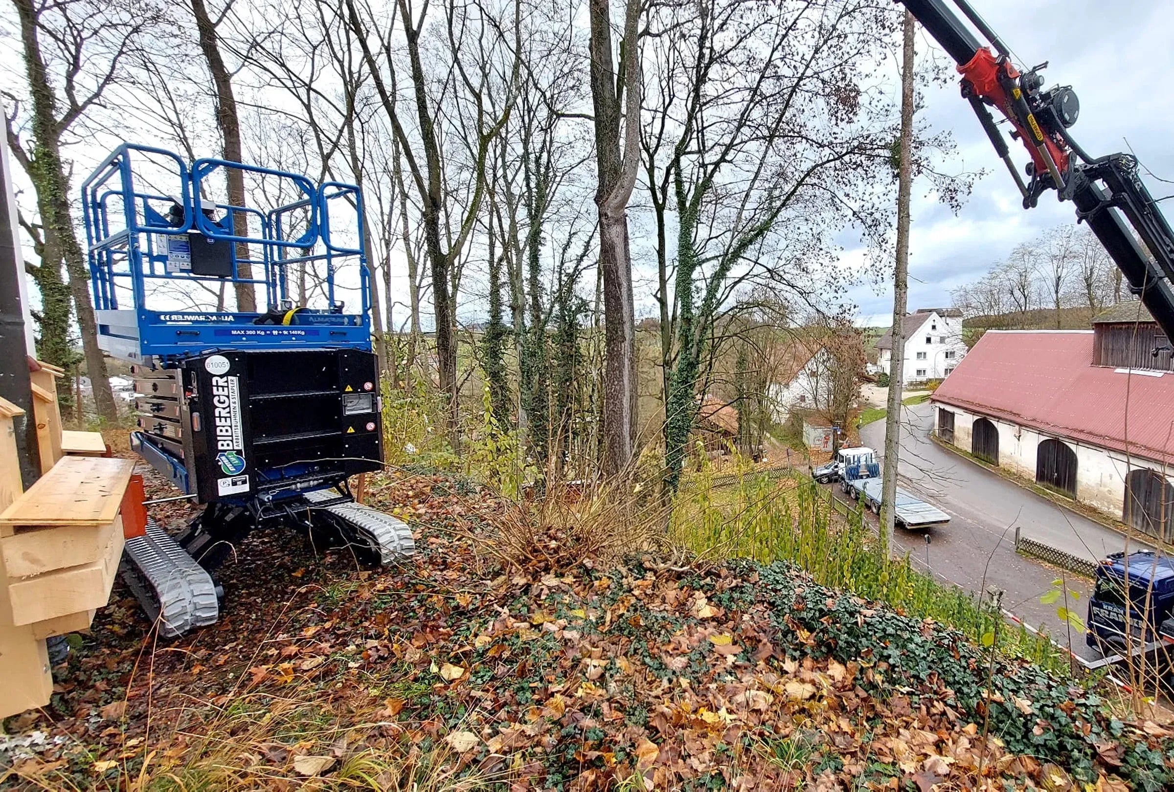 Geländearbeitsbühne im Einsatz