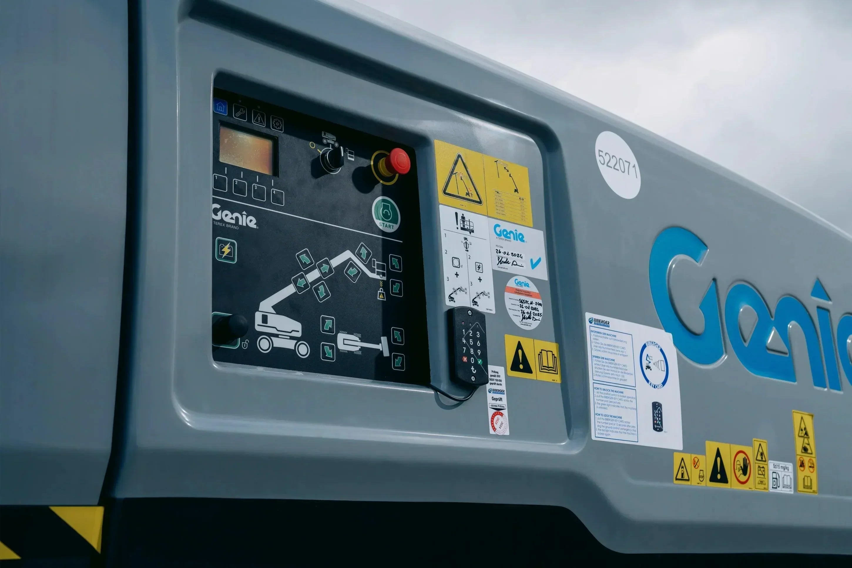 Alles über die Kennzeichnung von Hubarbeitsbühnen - BIBERGER