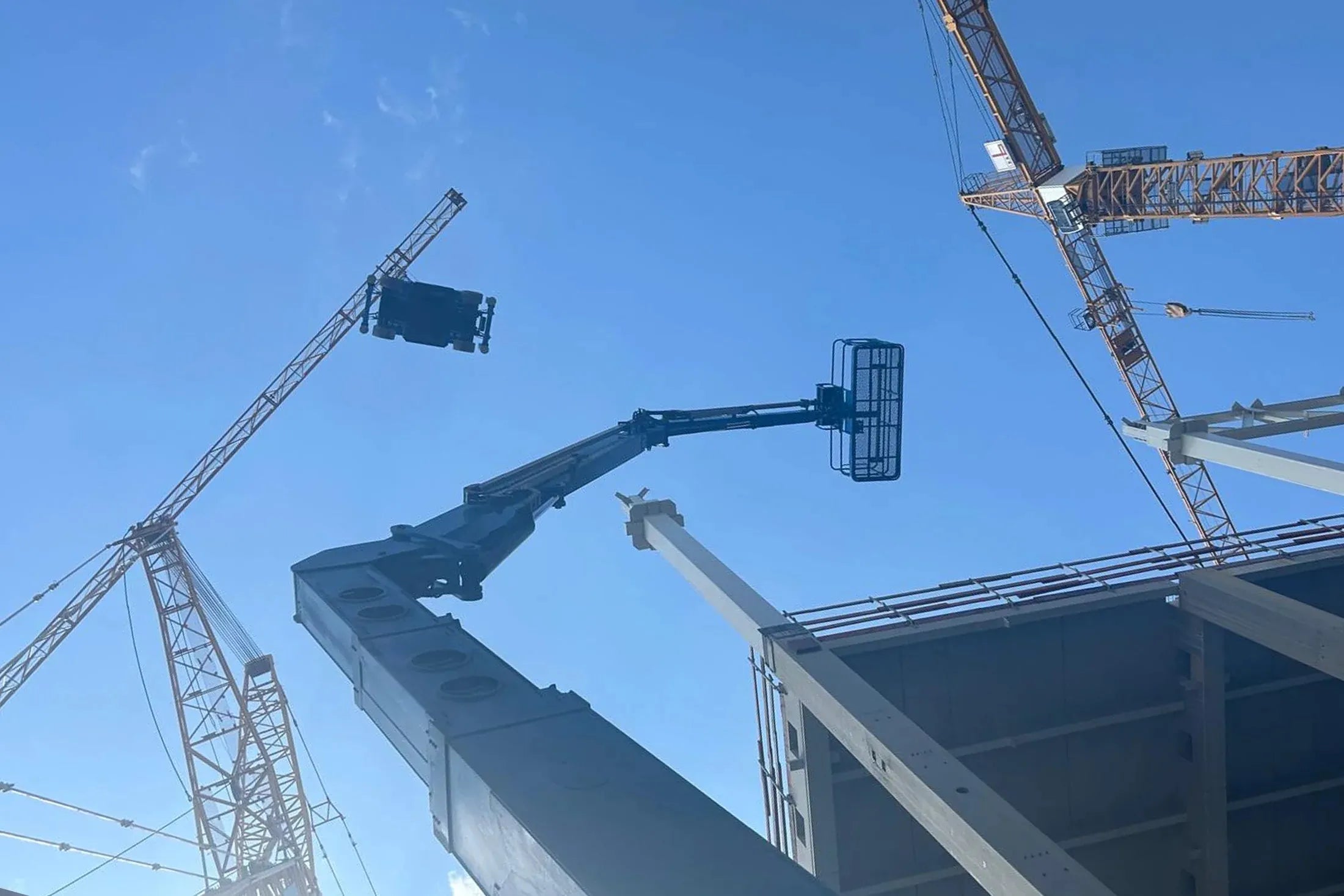 Arbeitsbühnen mit Kran versetzen? Das musst du zum Thema "kranbar" wissen - BIBERGER