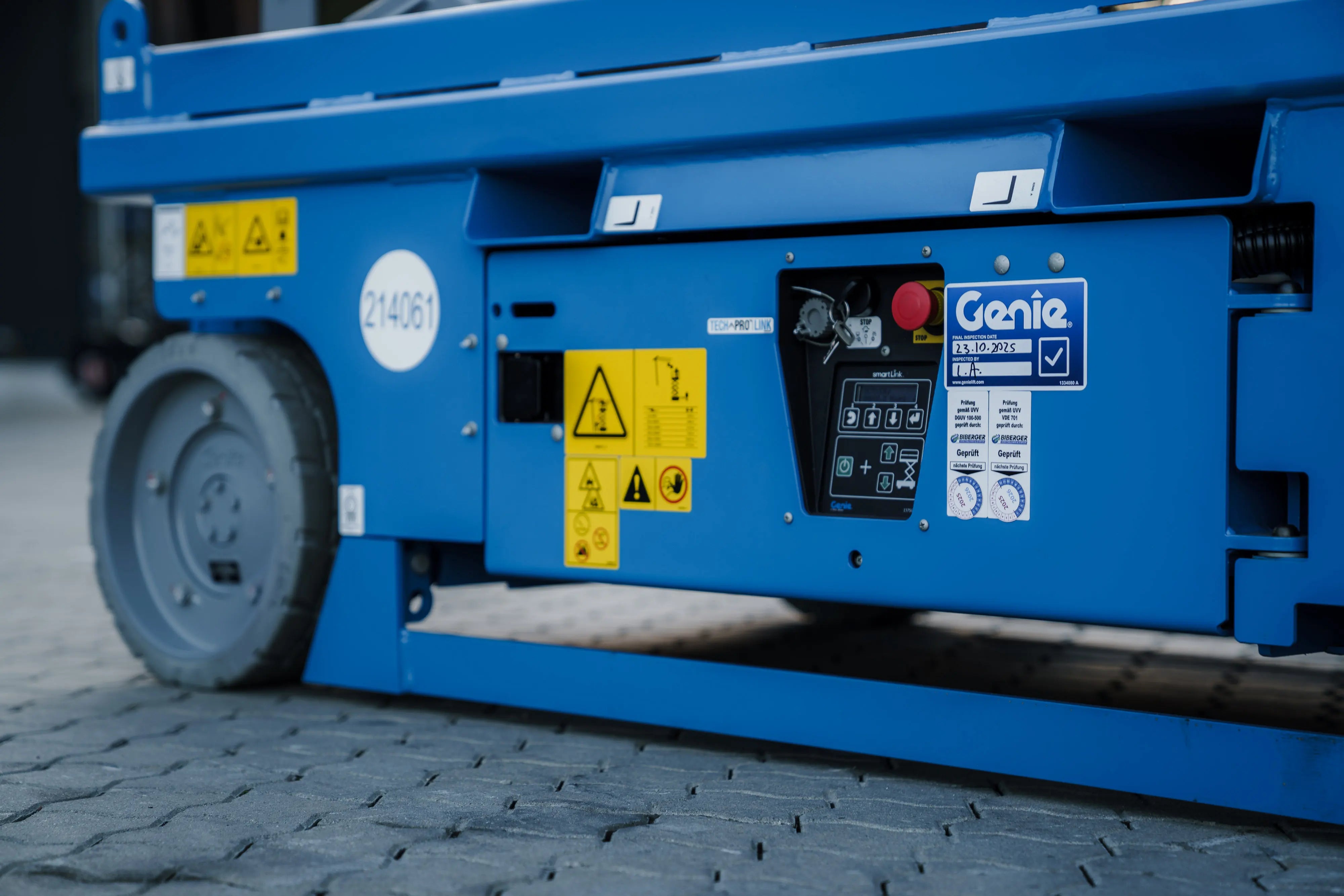 Lochfahrschutz einer Genie Scherenbühne