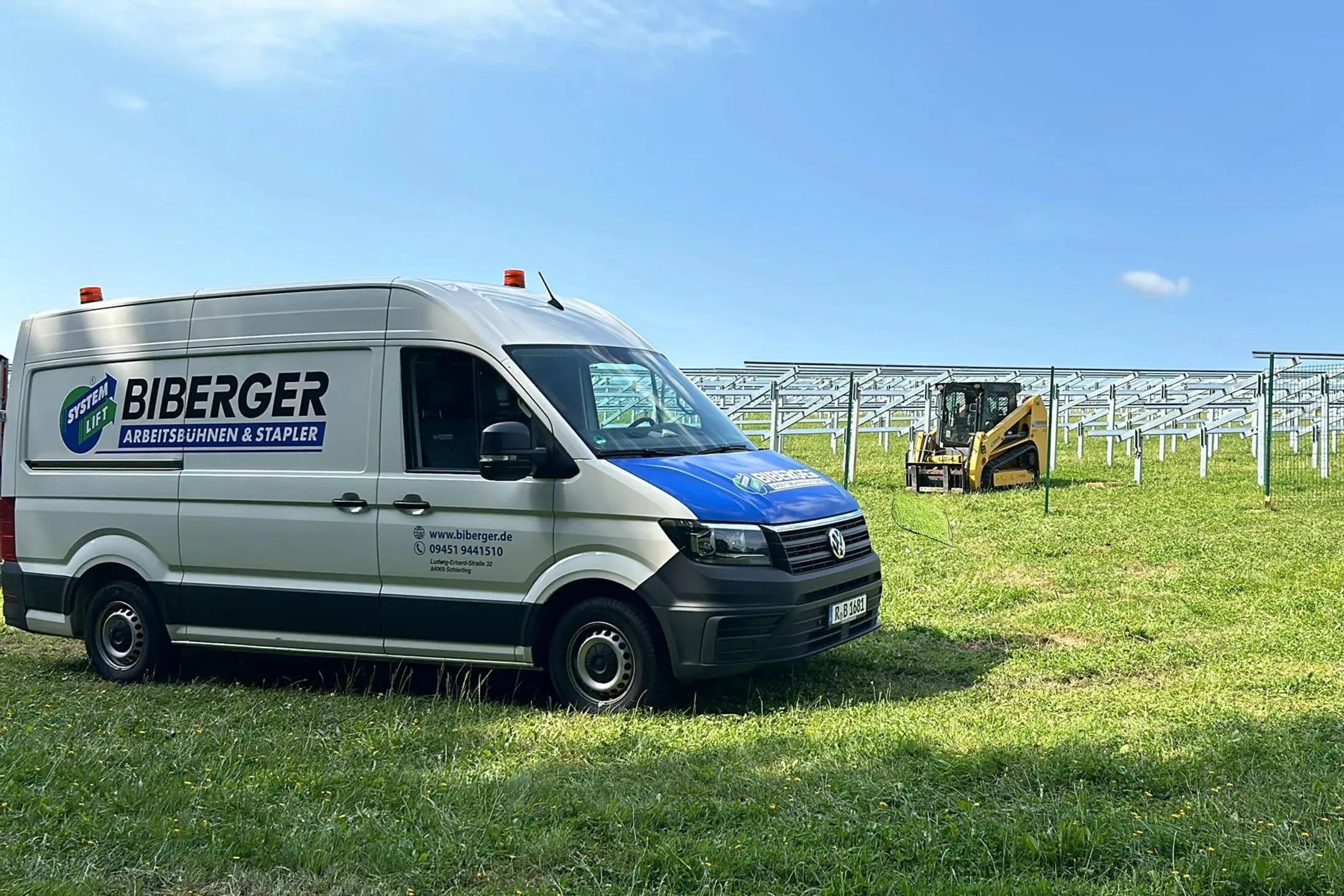 Solarpark bauen: Welche Maschinen werden für den Aufbau benötigt? - BIBERGER