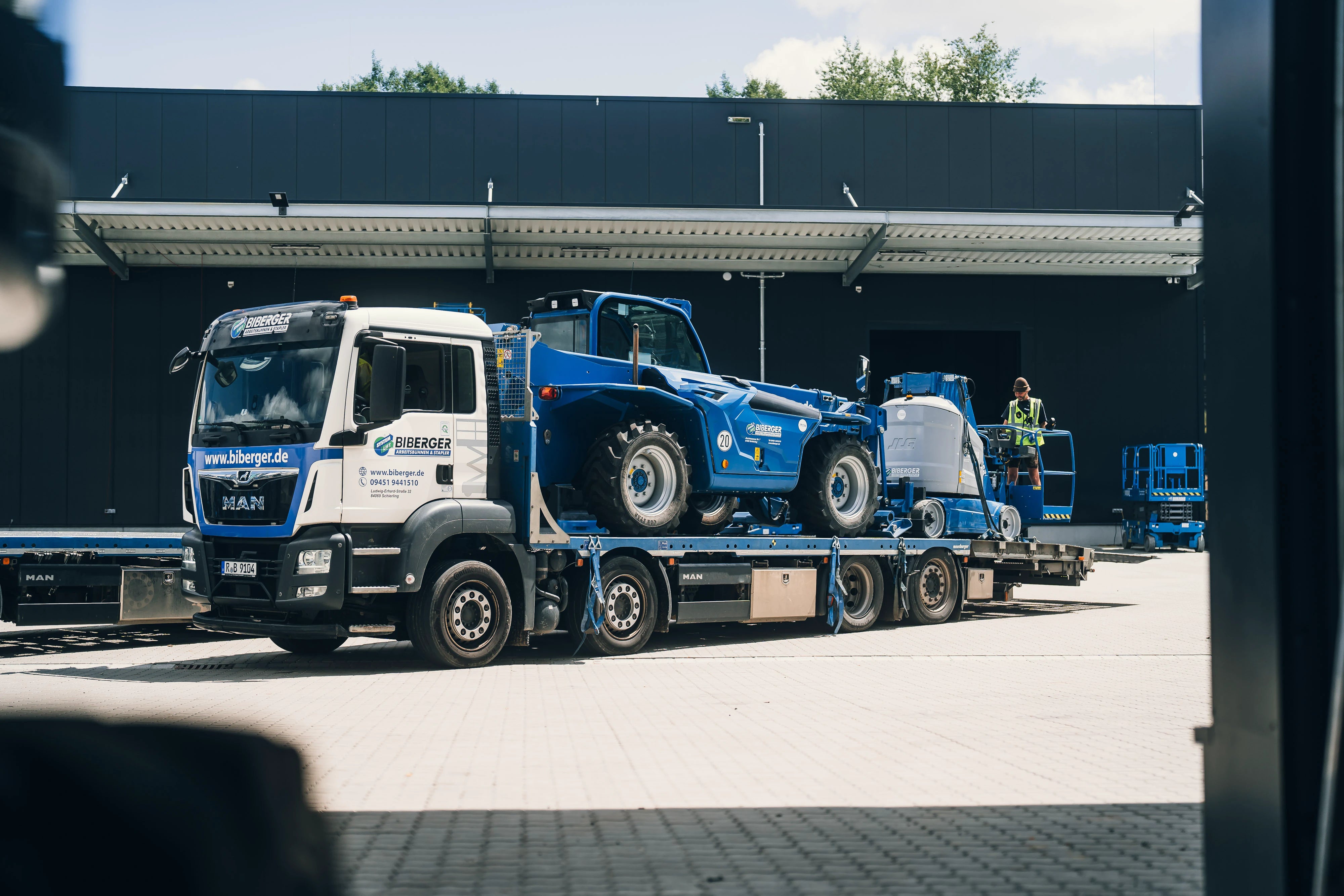 Transportlogistik_Arbeitsbuehnentransport - BIBERGER