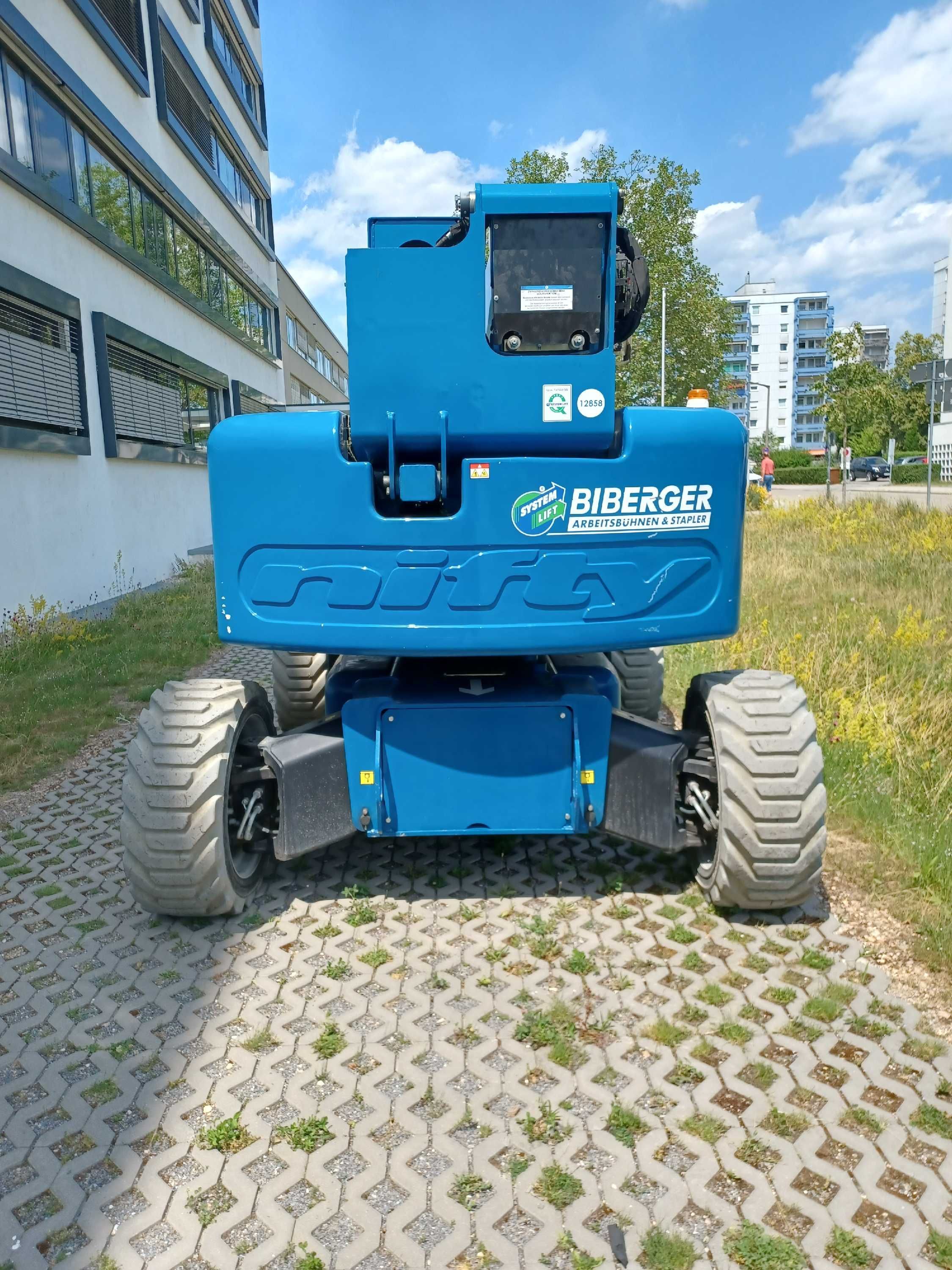 HR 28 Hybrid