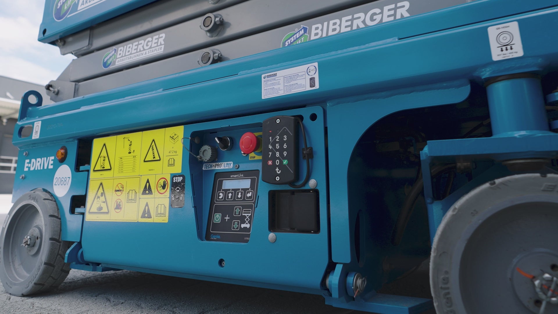 Load video: BIBERGER Key Card